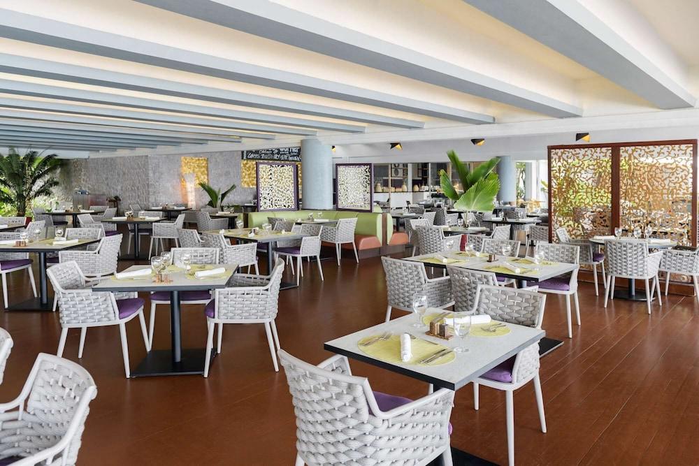Avani Barbarons Seychelles Resort Grand Anse  Eksteriør billede