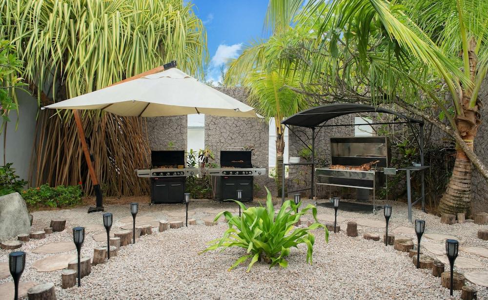 Avani Barbarons Seychelles Resort Grand Anse  Eksteriør billede